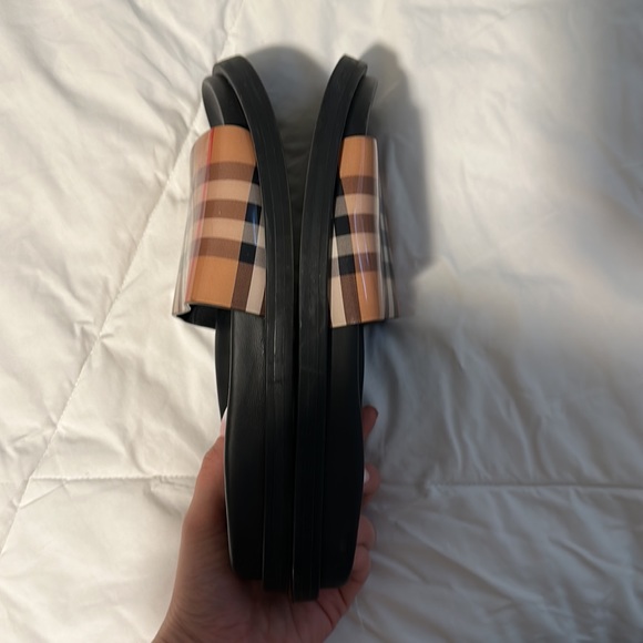 Burberry slides - Picture 4 of 6